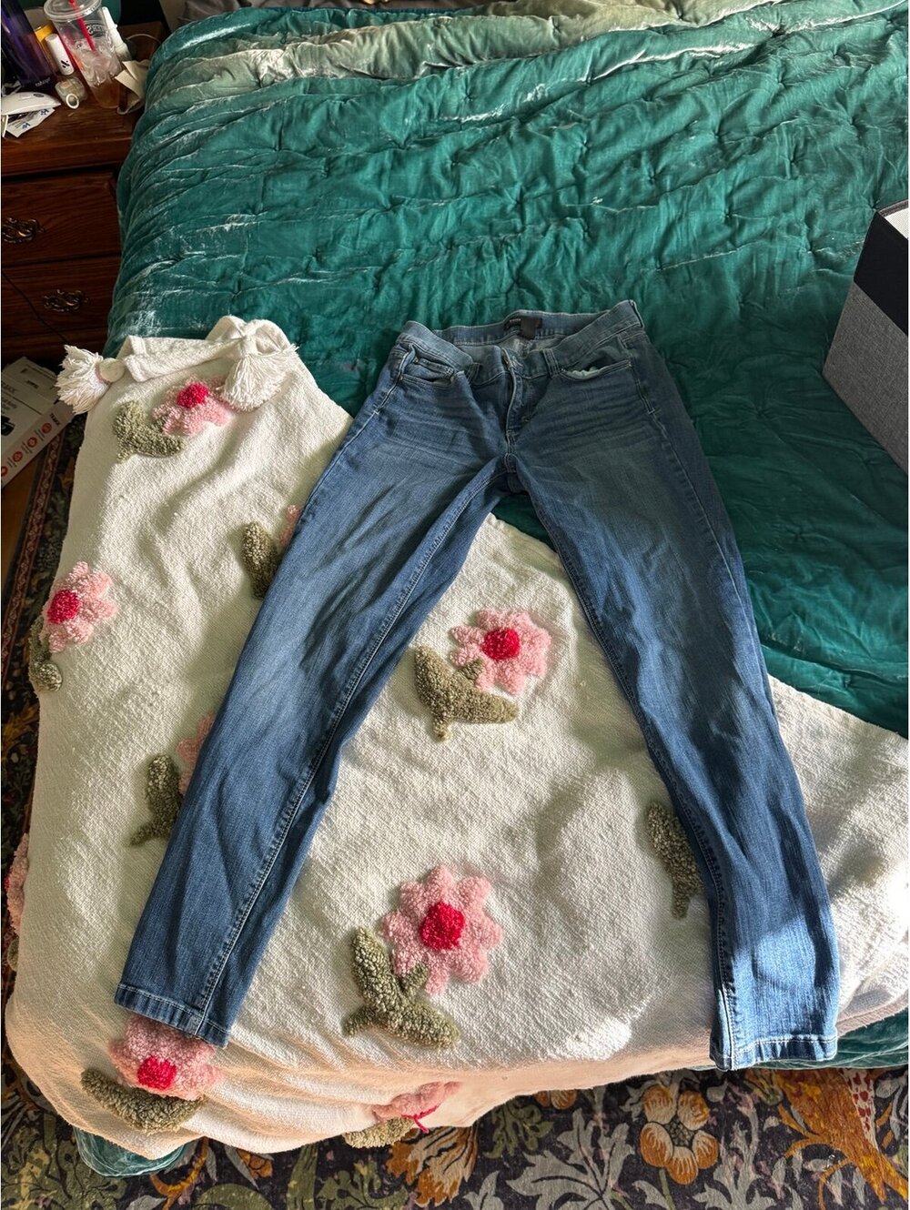 White House black market skinny jeans with zipper ankle detail